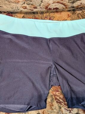 Avia Women's Size XL Shorts Gray And Green Active wear 🏃♀️